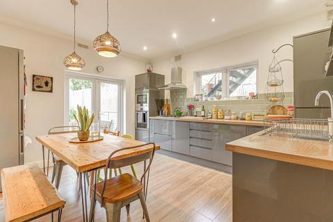 35 Valkyrie Road, Westcliff-on-sea, SS0 8BY