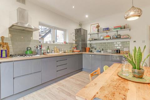 35 Valkyrie Road, Westcliff-on-sea, SS0 8BY