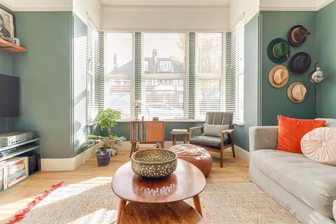 35 Valkyrie Road, Westcliff-on-sea, SS0 8BY