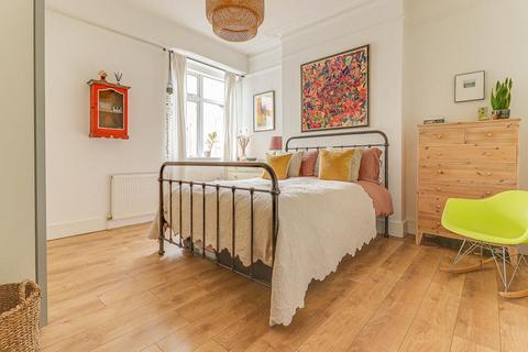 35 Valkyrie Road, Westcliff-on-sea, SS0 8BY