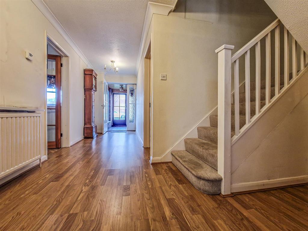 Entrance hallway .jpg