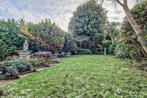 38 Fremantle, Shoeburyness, Southend-on-sea, SS3 9HU