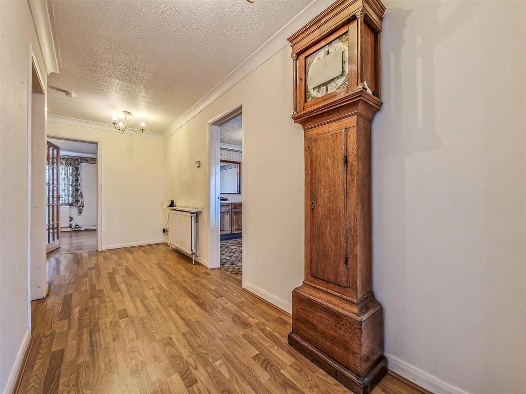 Entrance hallway .jpg