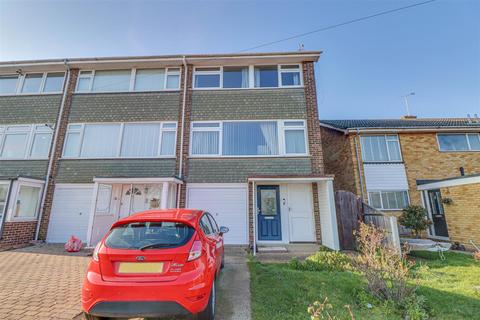 69 Gunners Road, Shoeburyness, Southend-on-sea, SS3 9SB