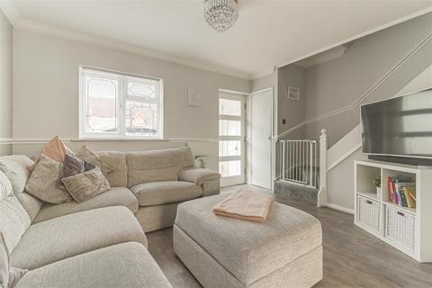11 Adams Glade, Rochford, SS4 3LA