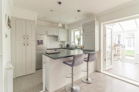 11 Adams Glade, Rochford, SS4 3LA