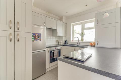 11 Adams Glade, Rochford, SS4 3LA