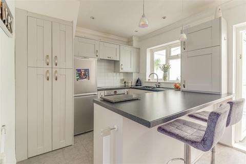 11 Adams Glade, Rochford, SS4 3LA
