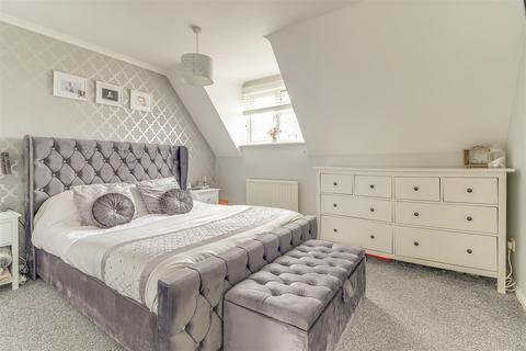 11 Adams Glade, Rochford, SS4 3LA