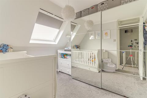 11 Adams Glade, Rochford, SS4 3LA