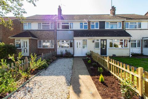 38 Barrymore Walk, Rayleigh, SS6 8YF