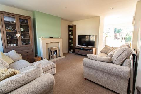 38 Barrymore Walk, Rayleigh, SS6 8YF