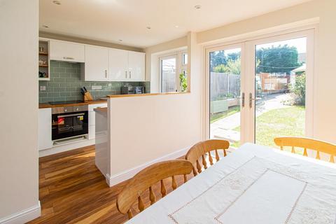 38 Barrymore Walk, Rayleigh, SS6 8YF
