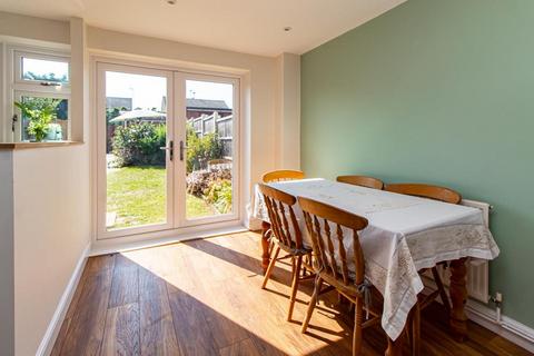 38 Barrymore Walk, Rayleigh, SS6 8YF