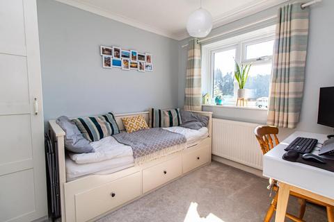 38 Barrymore Walk, Rayleigh, SS6 8YF