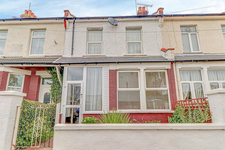 Stornoway Road, SouthendonSea SS2 2 bed terraced house for sale £