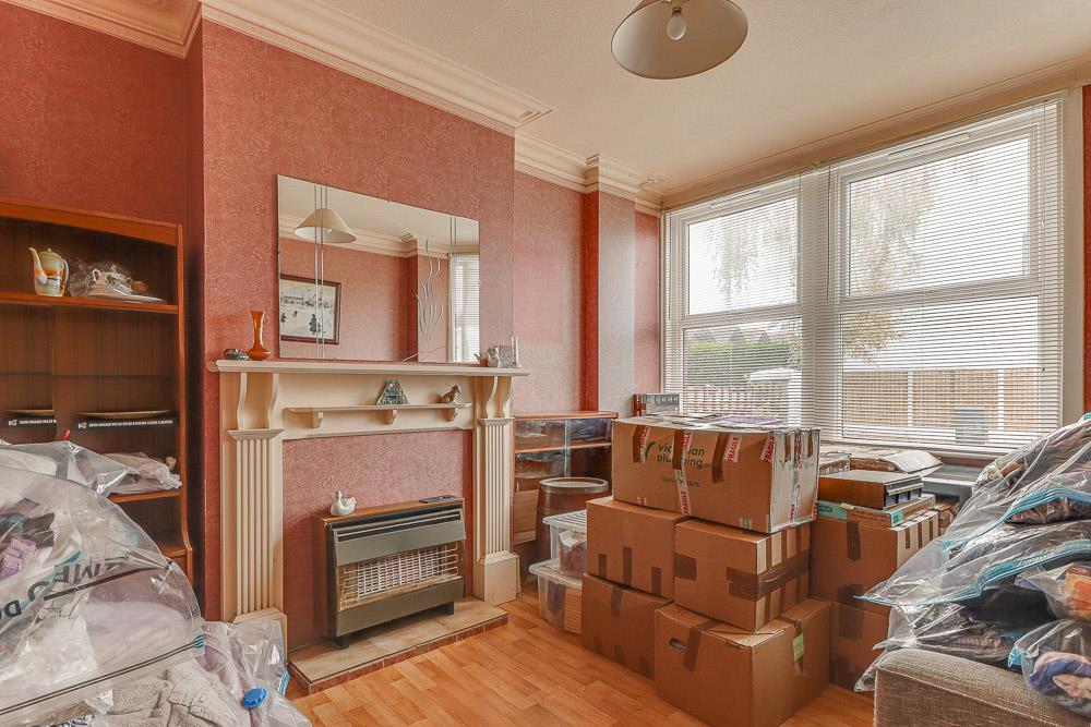 Stornoway Road, SouthendonSea SS2 2 bed terraced house for sale £