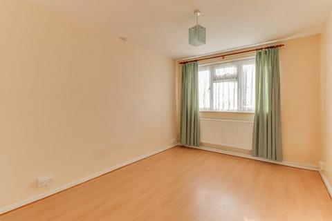 Flat 3, Lakenham House Manners Way, Southend-on-sea, SS2 6RF