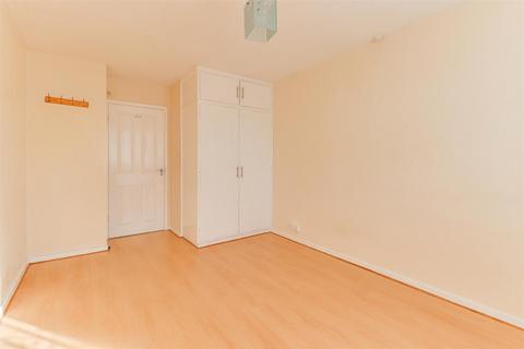 Flat 3, Lakenham House Manners Way, Southend-on-sea, SS2 6RF