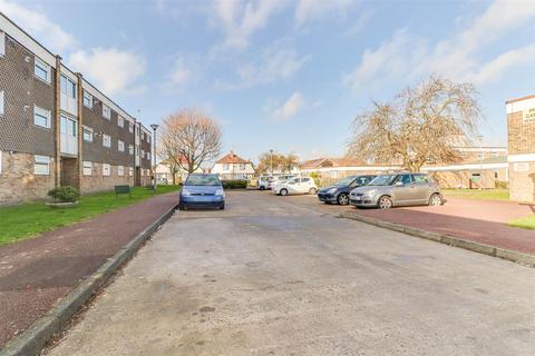 Flat 3, Lakenham House Manners Way, Southend-on-sea, SS2 6RF