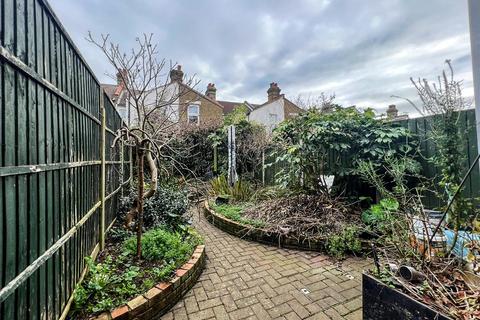 10 Brighton Avenue, Southend-on-sea, SS1 2QN