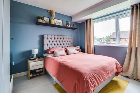 25 Weaverdale, Shoeburyness, Southend-on-sea, SS3 8XL