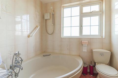 184 Manners Way, Southend-on-sea, SS2 6QB