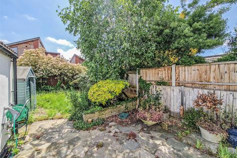 5 Avenue Terrace, Westcliff-on-sea, SS0 7PL