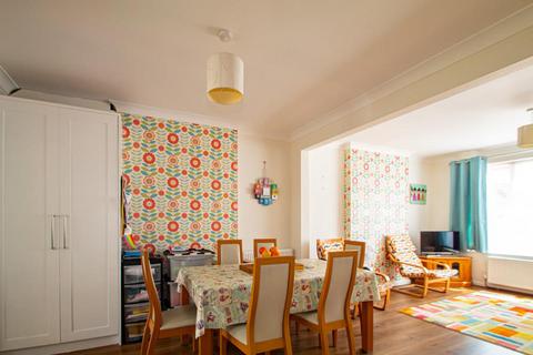 69 Caulfield Road, Shoeburyness, Southend-on-sea, SS3 9LJ