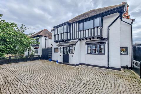 74 Caulfield Road, Shoeburyness, Southend-on-sea, SS3 9LN
