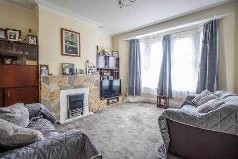 3 bedroom terraced house for sale, Inverness Avenue, Westcliff-on-Sea SS0