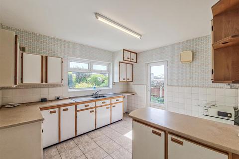 2 bedroom semi-detached bungalow for sale, Chelsworth Crescent, Southend-on-Sea SS1