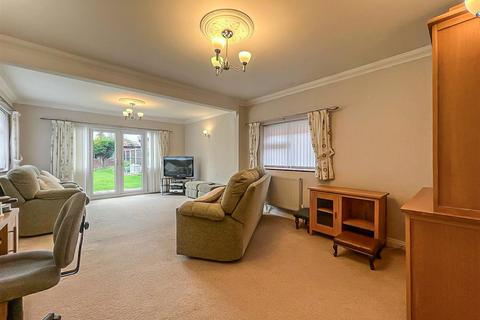 2 bedroom detached bungalow for sale, Rectory Road, Rochford SS4