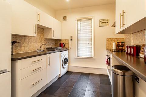 15a Avenue Road, Westcliff-on-sea, SS0 7PN