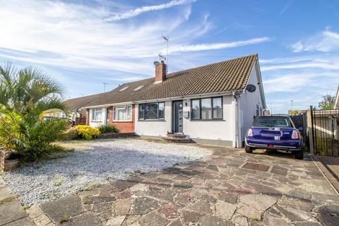 2 bedroom semi-detached bungalow for sale, Pinewood Avenue, Leigh-on-Sea SS9