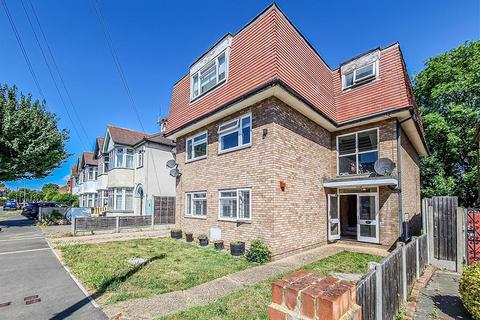 Flat 1, 11 - 17 Cavendish Gardens, Westcliff-on-sea, SS0 9XR
