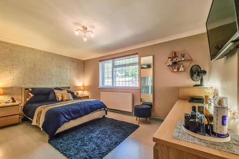 Flat 1, 11 - 17 Cavendish Gardens, Westcliff-on-sea, SS0 9XR
