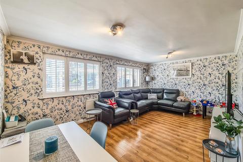 Flat 1, 11 - 17 Cavendish Gardens, Westcliff-on-sea, SS0 9XR