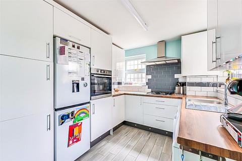 Flat 1, 11 - 17 Cavendish Gardens, Westcliff-on-sea, SS0 9XR