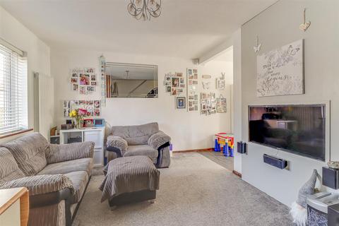 27 Allerton Close, Rochford, SS4 3AR