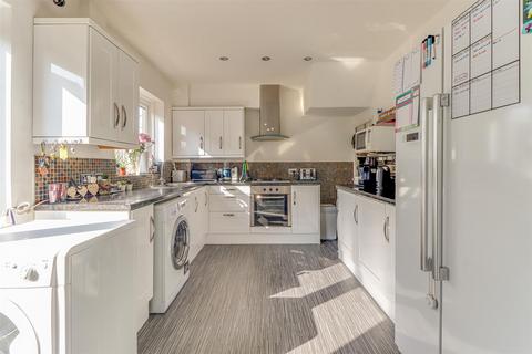 27 Allerton Close, Rochford, SS4 3AR