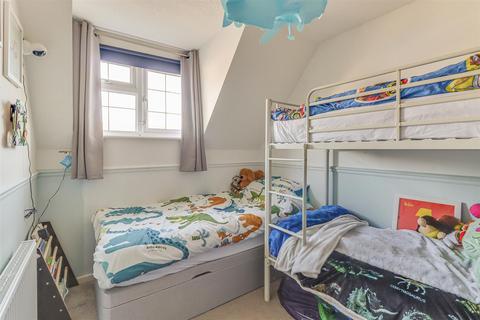 27 Allerton Close, Rochford, SS4 3AR