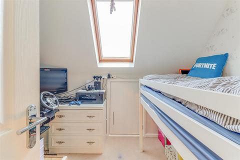 27 Allerton Close, Rochford, SS4 3AR