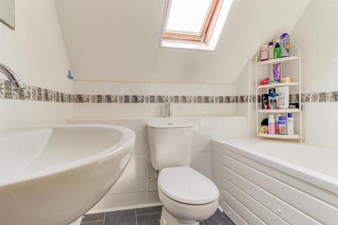 27 Allerton Close, Rochford, SS4 3AR