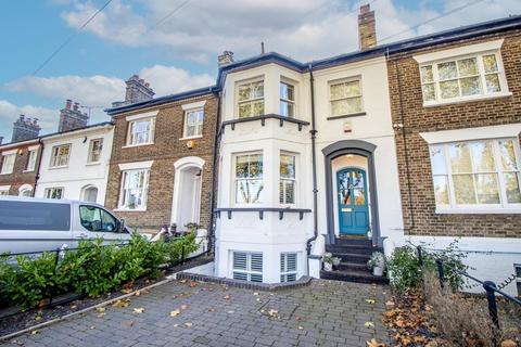 21 Scratton Road, Southend-on-sea, SS1 1EN