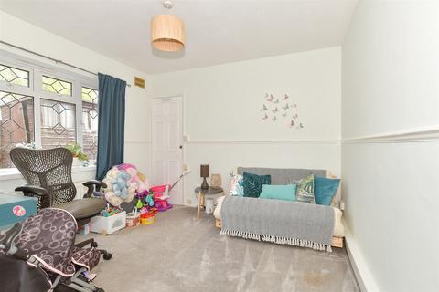 12 Hayward Close, Crayford, Dartford, DA1 4DA