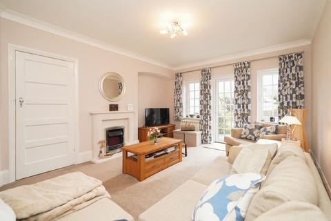 17 Chorley Drive, Sheffield, S10 3RQ