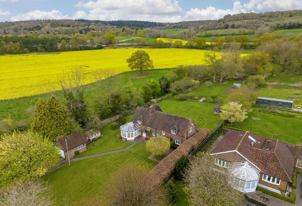 Abinger Hammer, Surrey 4 bed detached house for sale £1,250,000