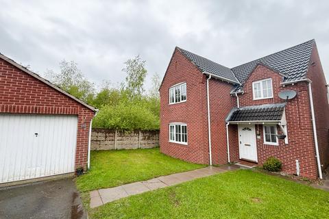 4 bedroom detached house to rent, Clay Close, Swadlincote, Derbyshire