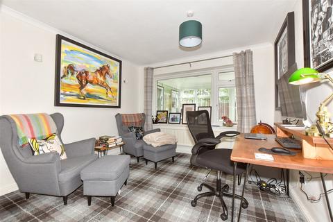 27 Caroline Crescent, Broadstairs, CT10 2XB